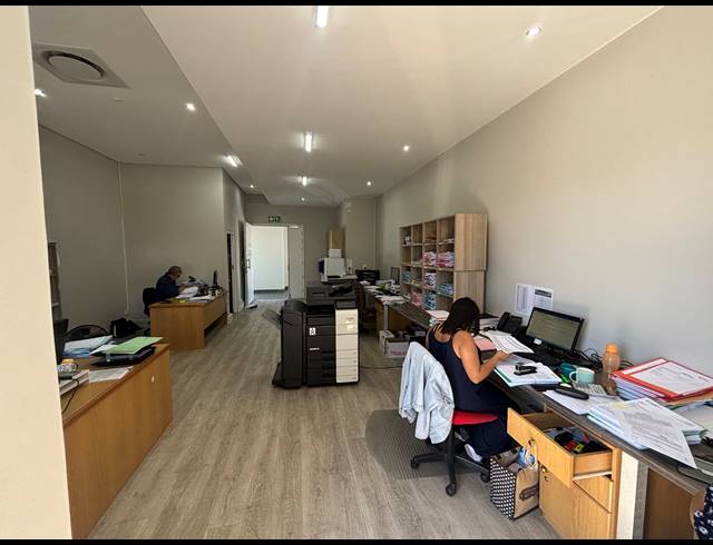 81M² OFFICE TO LET IN PAARDEVLEI
